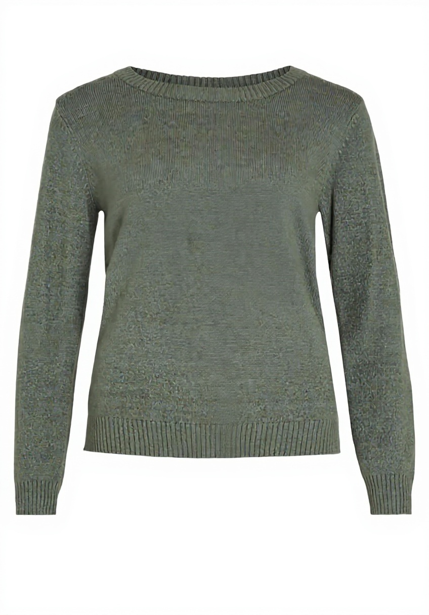 Donna che indossa il maglione Vila Viril Noos in un contesto casual con jeans