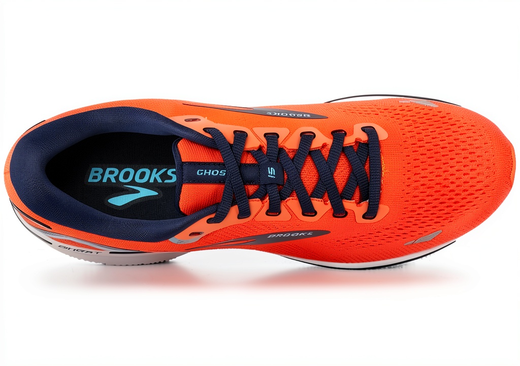 Brooks Ghost 15 Sneaker Uomo Blu Navy Gore‑Tex Impermeabile Comfort displayed on a wooden floor